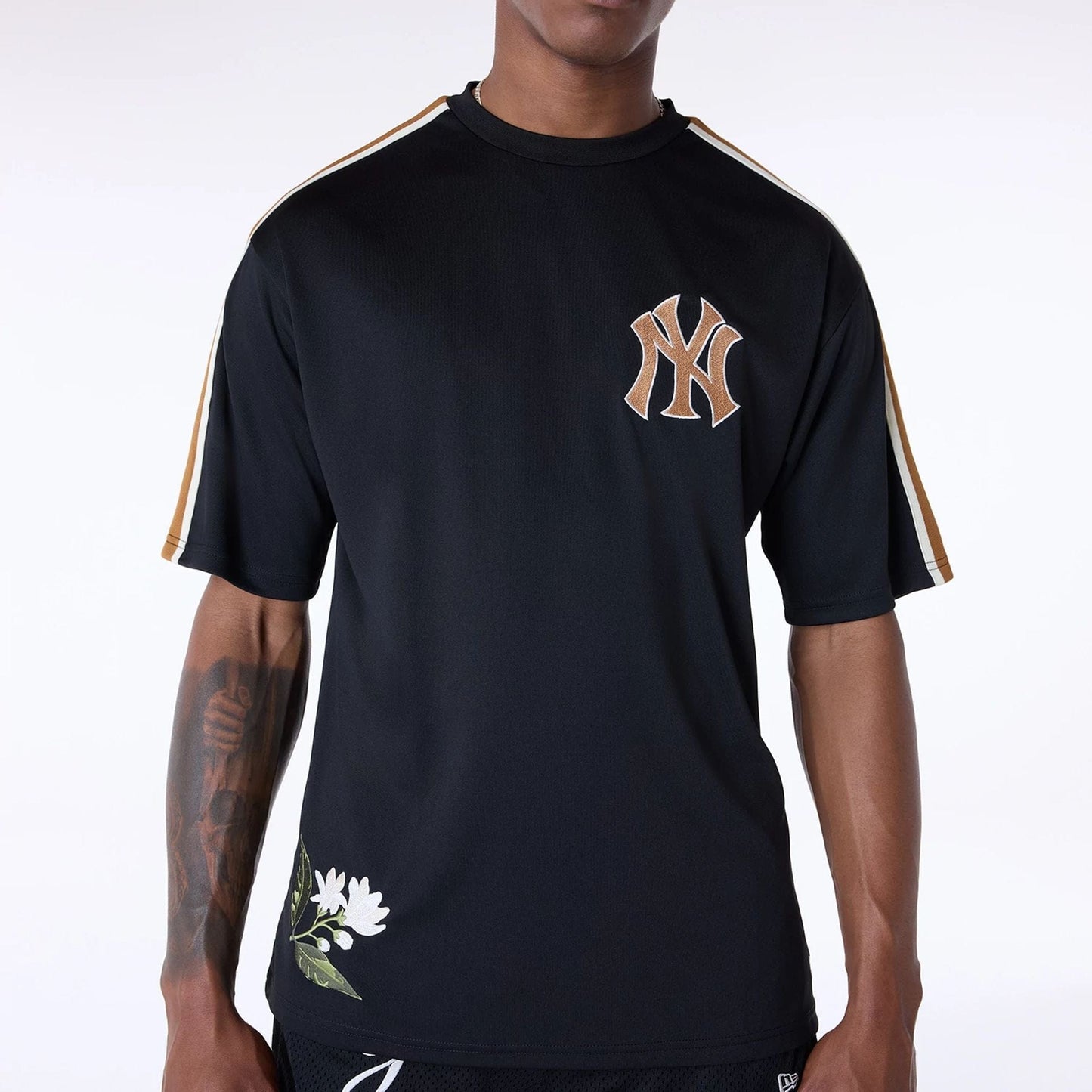 The Male model is wearing New York Yankees MLB Floral Black Oversized T-Shirt 7