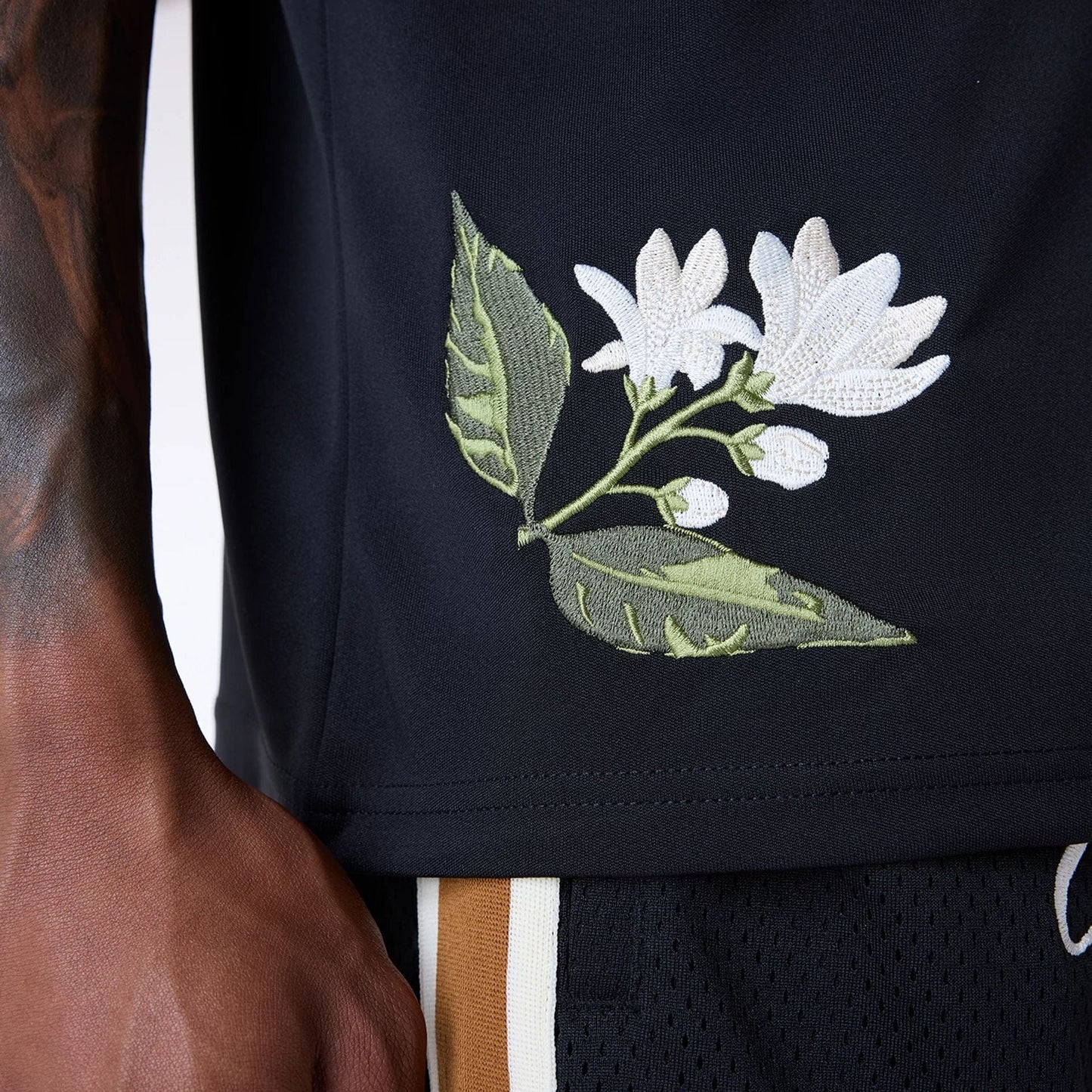 The Male model is wearing New York Yankees MLB Floral Black Oversized T-Shirt 3