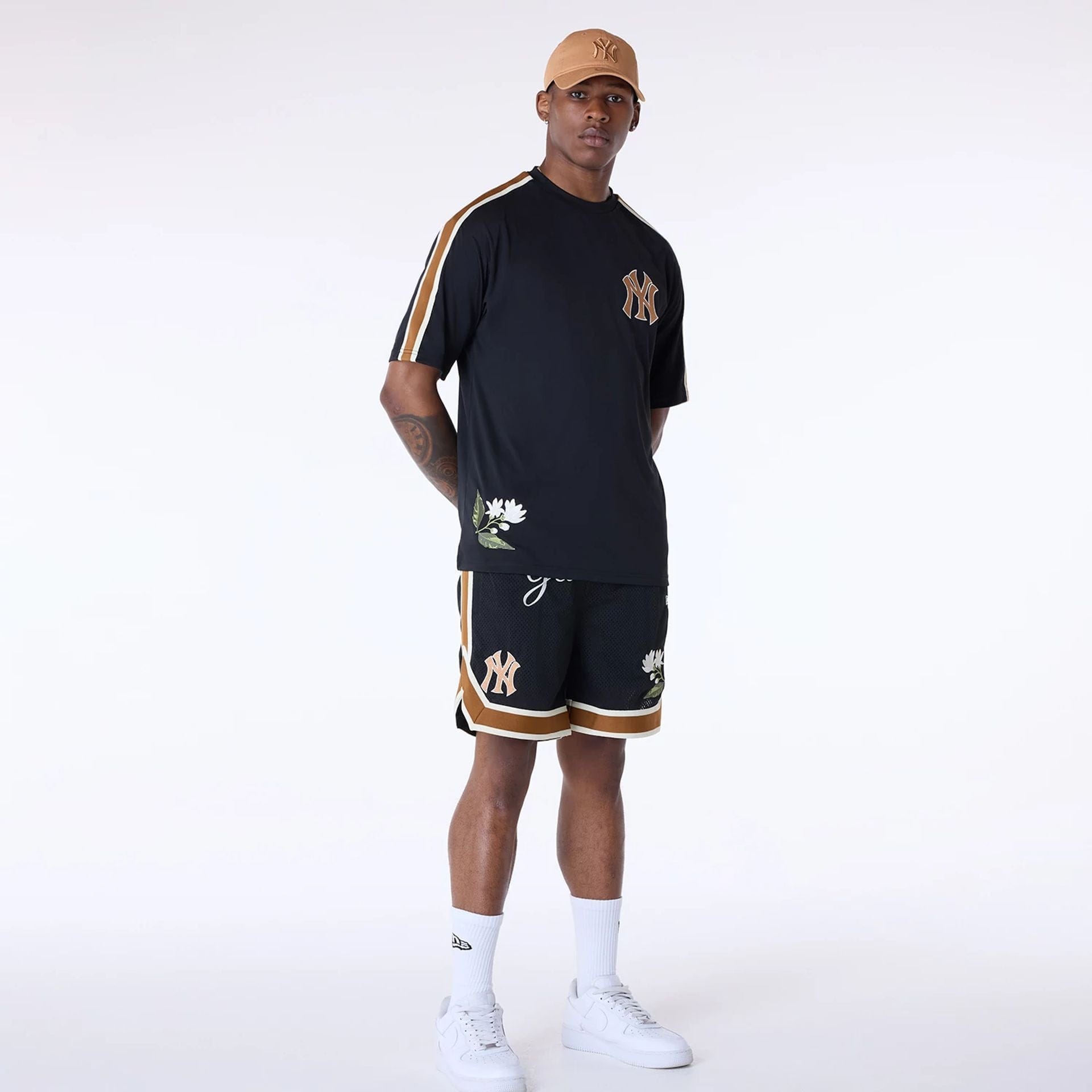 The Male model is wearing New York Yankees MLB Floral Black Oversized T-Shirt 8