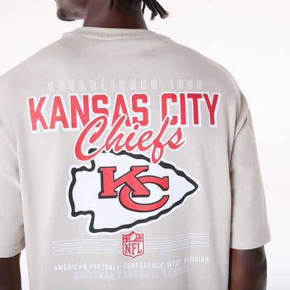 The Male model is wearing Kansas City Chiefs NFL Graphic Cream T-Shirt 6