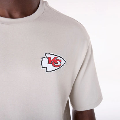 The Male model is wearing Kansas City Chiefs NFL Graphic Cream T-Shirt 3