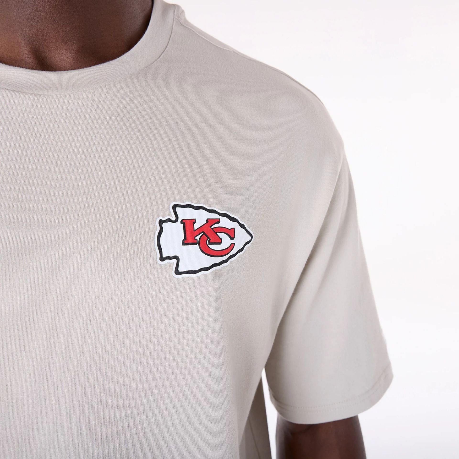 The Male model is wearing Kansas City Chiefs NFL Graphic Cream T-Shirt 3