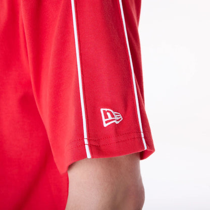 The Male model is wearing Kansas City Chiefs NFL Heritage Red Oversized T-Shirt 5