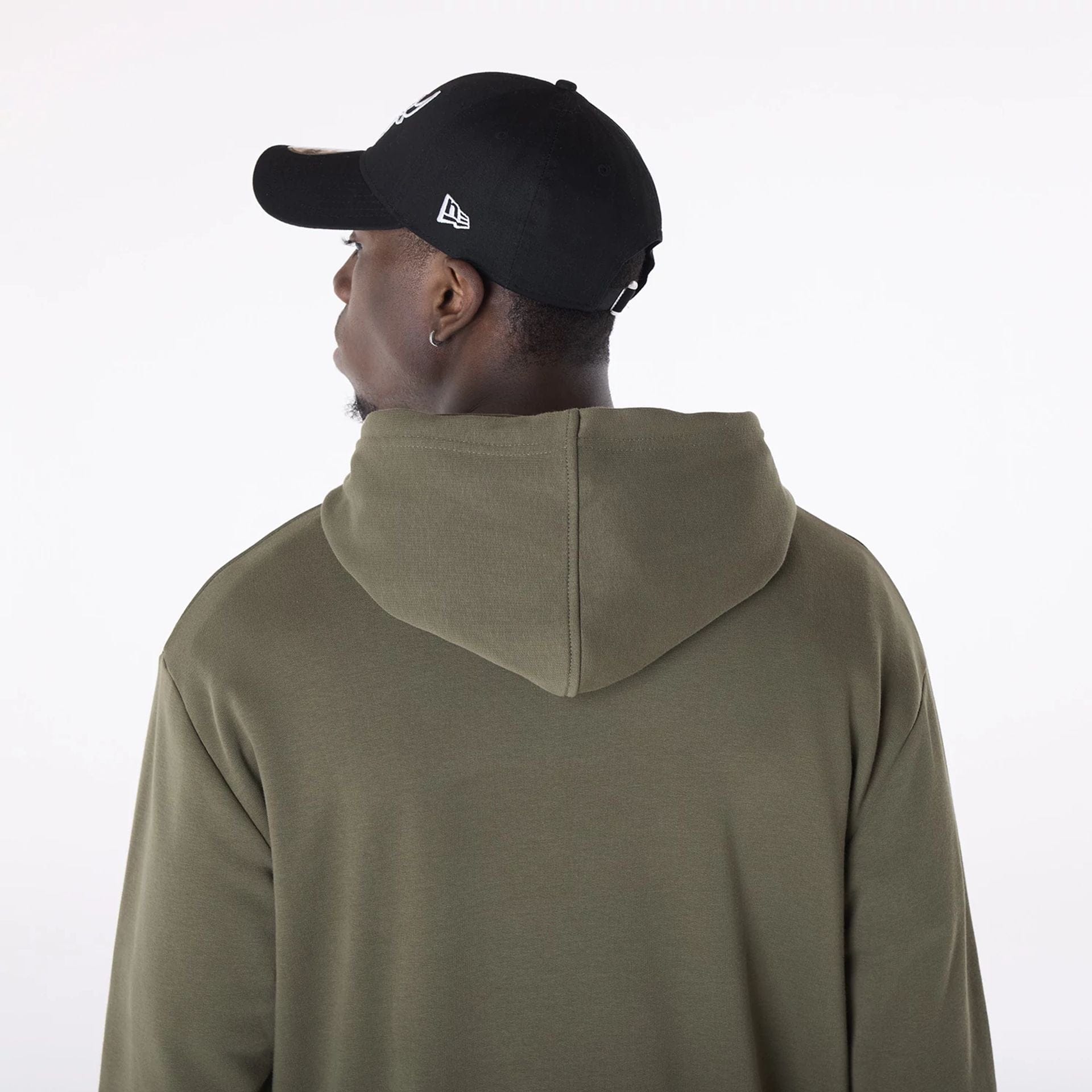 The Male model is wearing Chicago Bulls NBA League Essential Green Oversized Pullover Hoodie 4