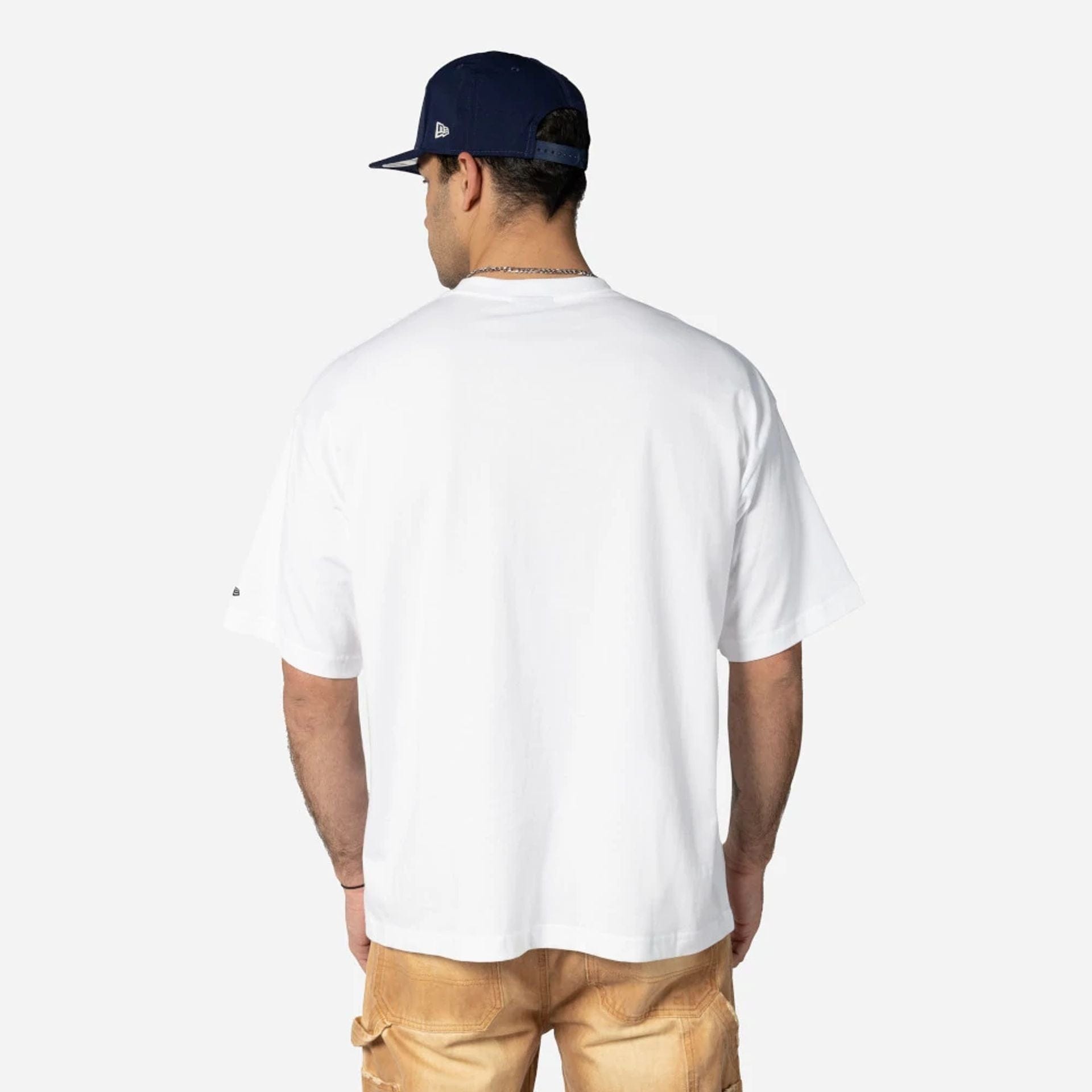 The Male model is wearing MLB Dueling Logos Boston Red Sox VS New York Mets Sport Classic White T-Shirt 5