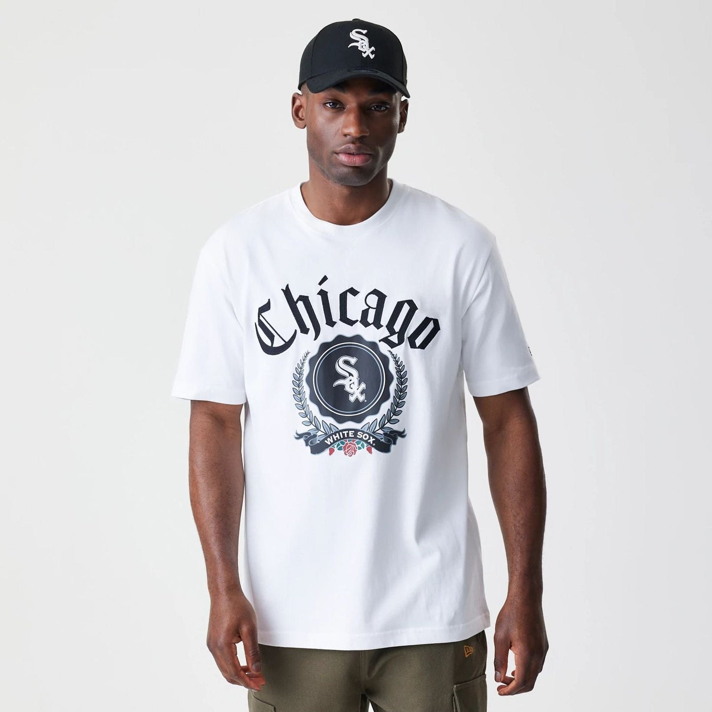 The Male model is wearing Chicago White Sox Throwback Prep White T-Shirt 1
