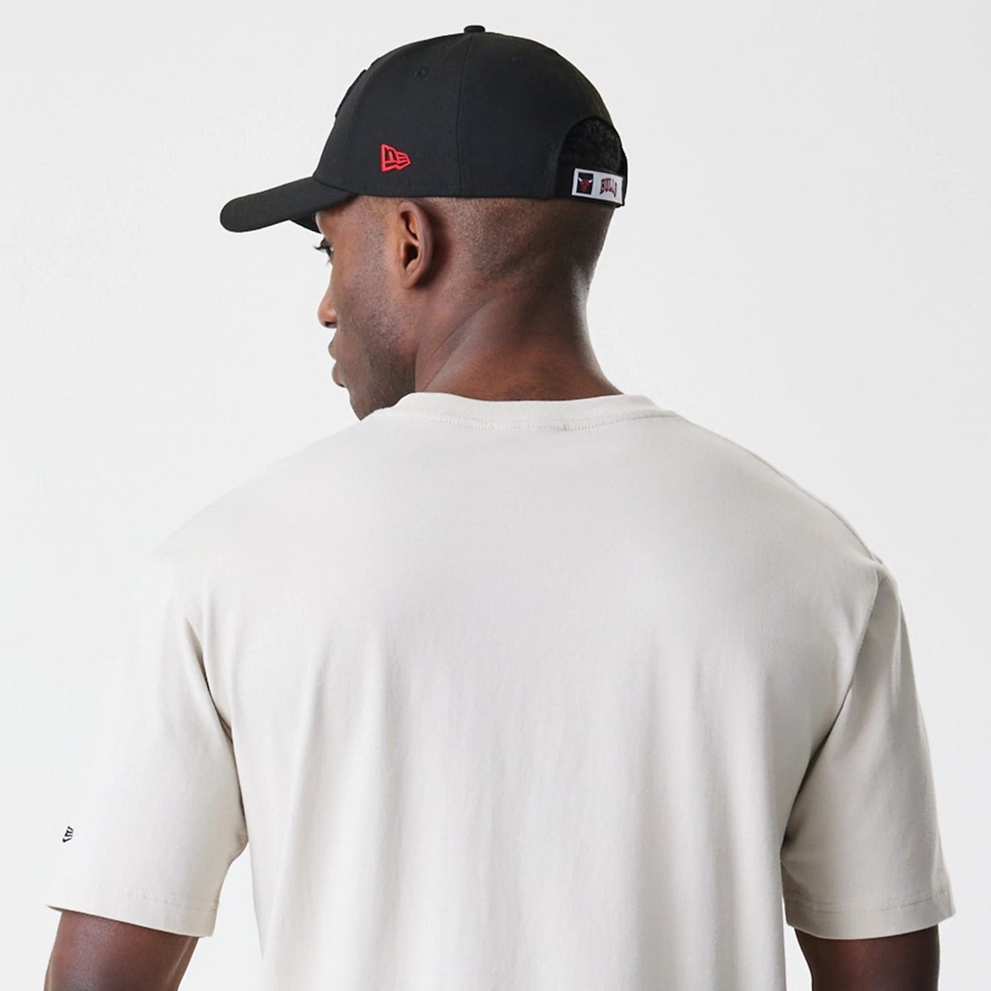 The Male model is wearing Chicago Bulls Modern Driver Light Beige T-Shirt 5