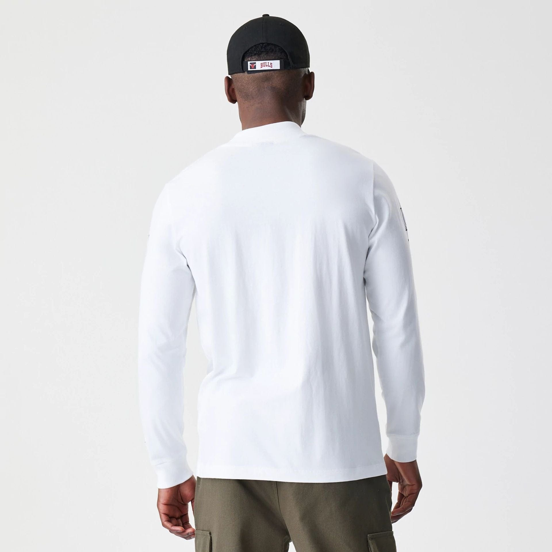 The Male model is wearing Chicago Bulls Modern Driver White Long Sleeve T-Shirt 3