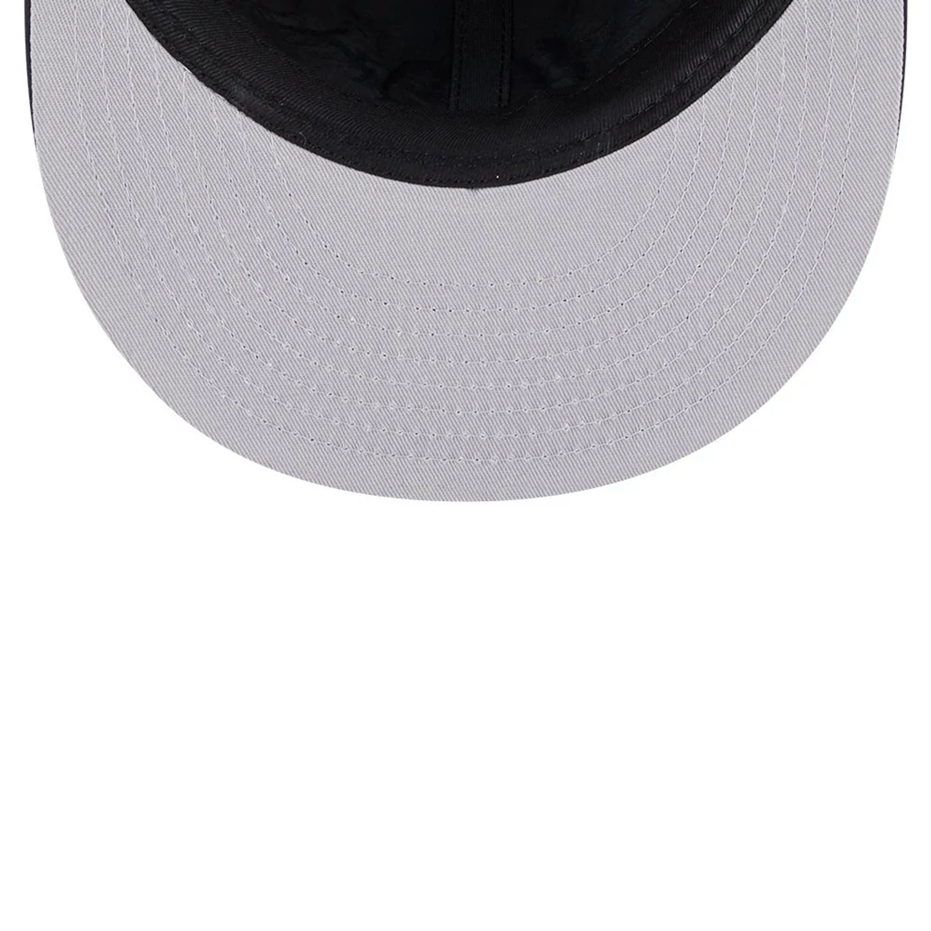 This is a Boston Red Sox Winter Dog Ear Black Retro Crown 59FIFTY Fitted Cap 2