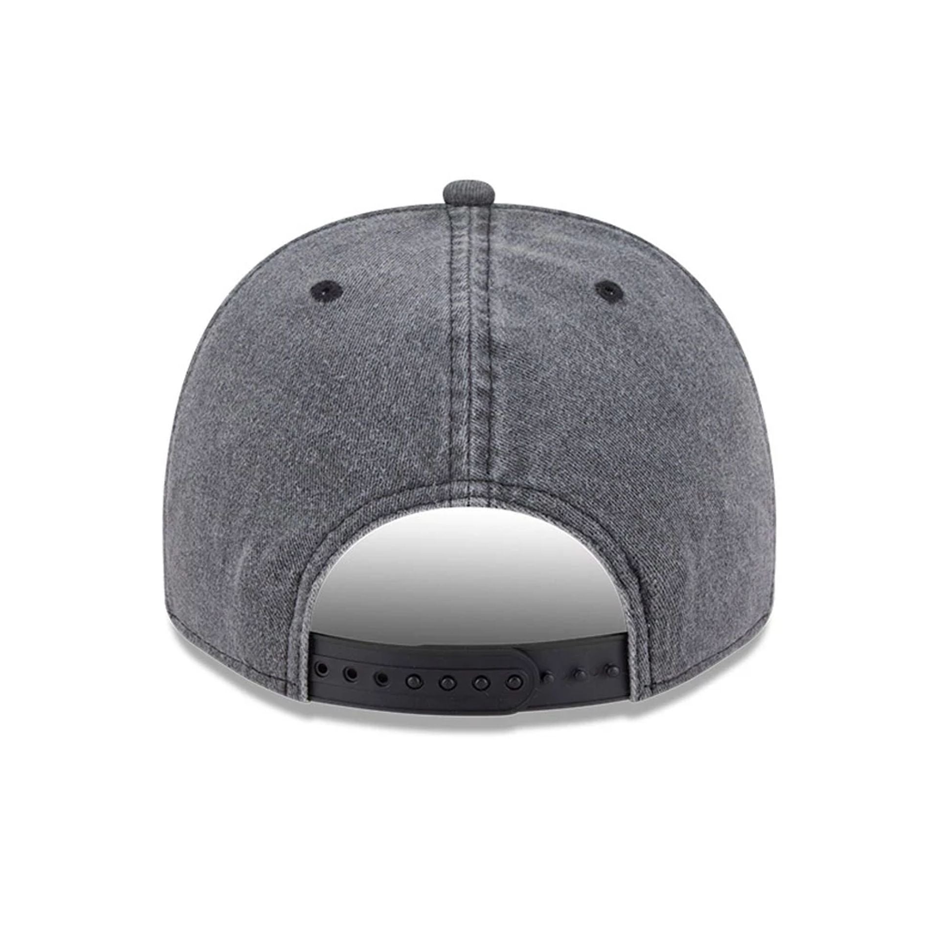 This is a Toronto Maple Leafs NHL Washed Black 9FIFTY A-Frame Adjustable Cap 7