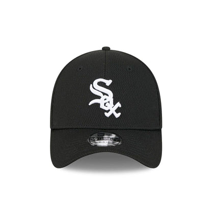 Pictured is this MLB Evergreen Chicago White Sox 39THIRTY Stretch Fit cap in black. 2