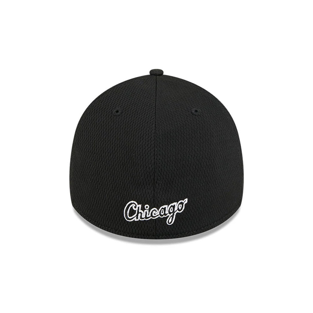 Pictured is this MLB Evergreen Chicago White Sox 39THIRTY Stretch Fit cap in black. 4