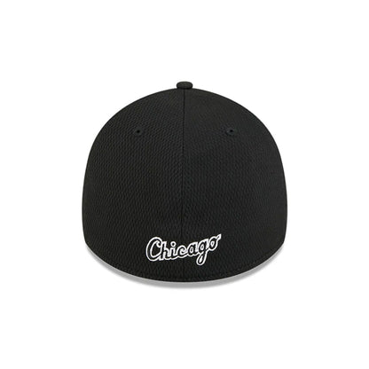 Pictured is this MLB Evergreen Chicago White Sox 39THIRTY Stretch Fit cap in black. 4