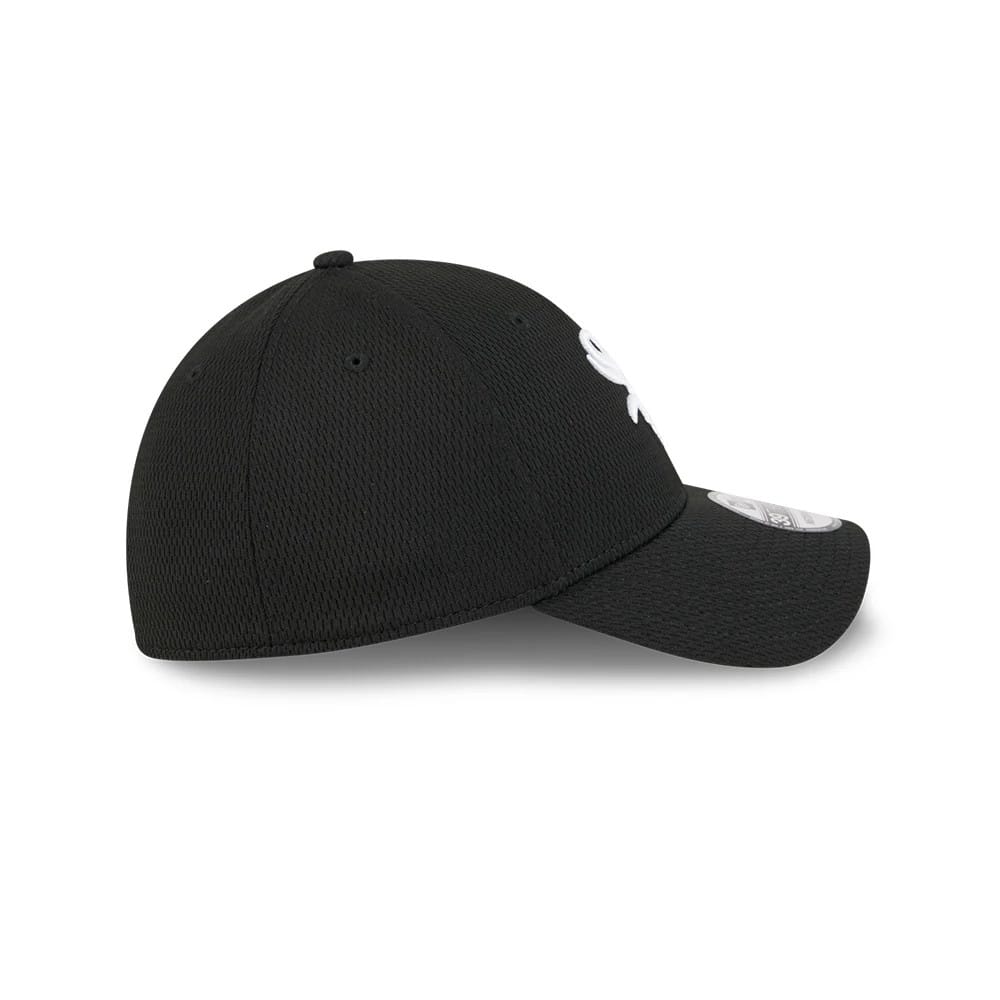 Pictured is this MLB Evergreen Chicago White Sox 39THIRTY Stretch Fit cap in black. 6