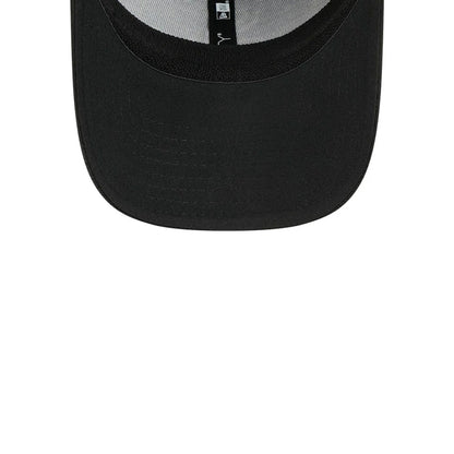 Pictured is this MLB Evergreen Chicago White Sox 39THIRTY Stretch Fit cap in black. 7