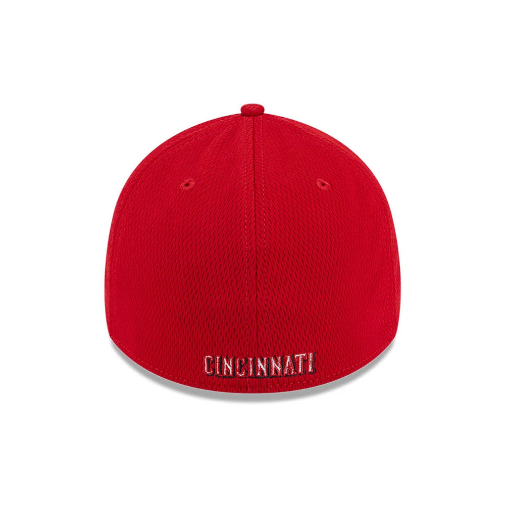 Pictured is this MLB Evergreen Cincinnati Reds 39THIRTY Stretch Fit cap in red. 4