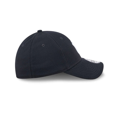 Pictured is this MLB Evergreen New York Yankees 39THIRTY Stretch Fit cap in navy. 6