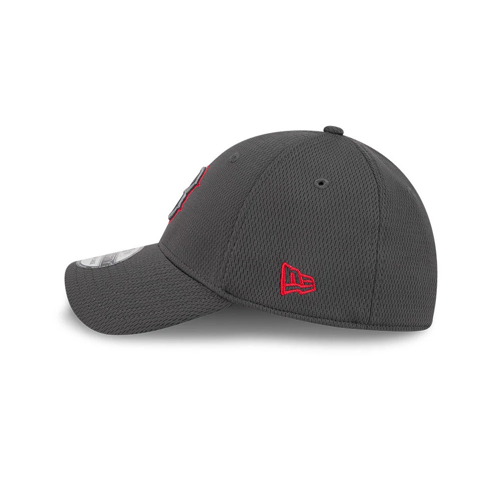 Pictured is this MLB Evergreen Boston Red Sox 39THIRTY Stretch Fit cap in dark grey. 4