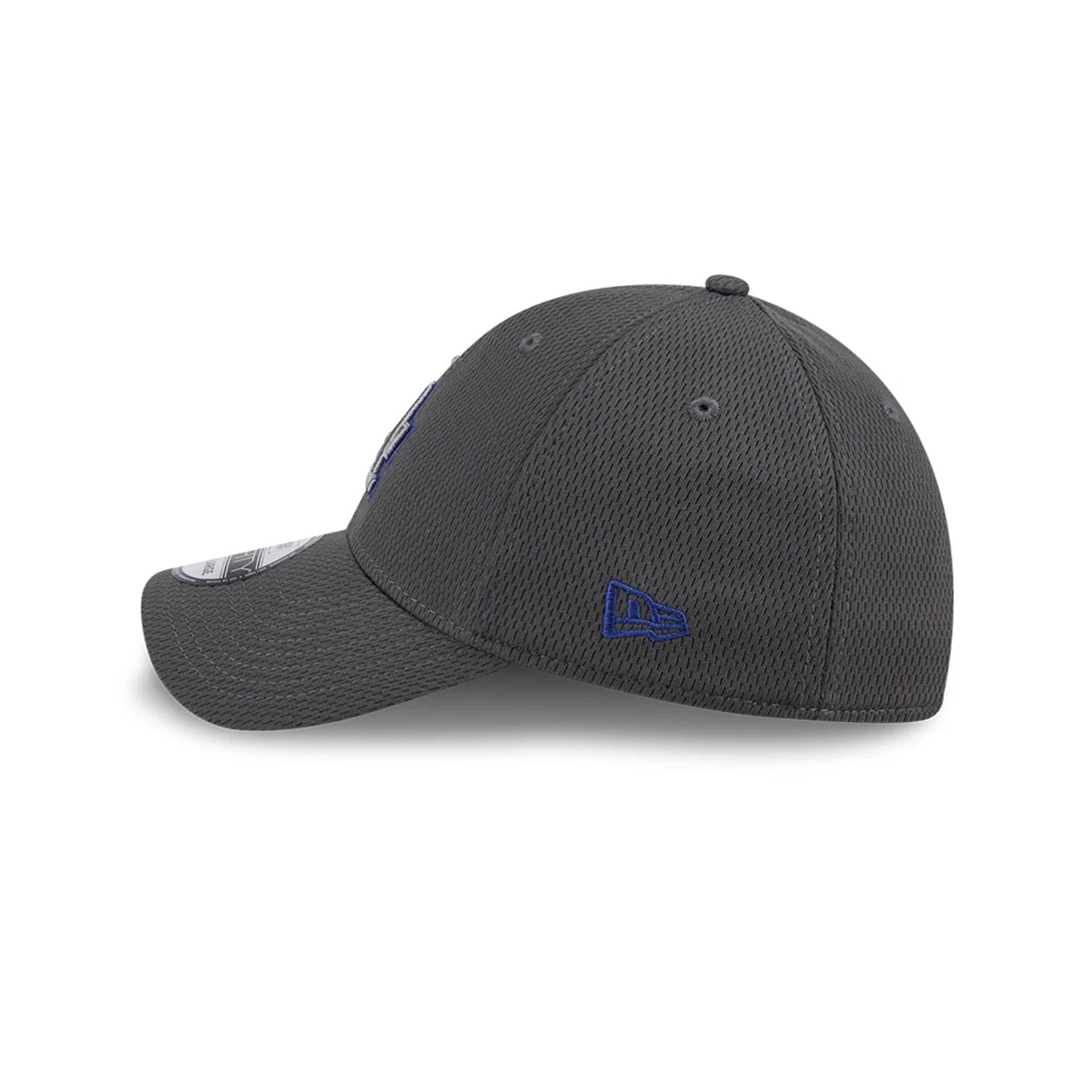 Pictured is this MLB Evergreen LA Dodgers 39THIRTY Stretch Fit cap in dark grey. 5