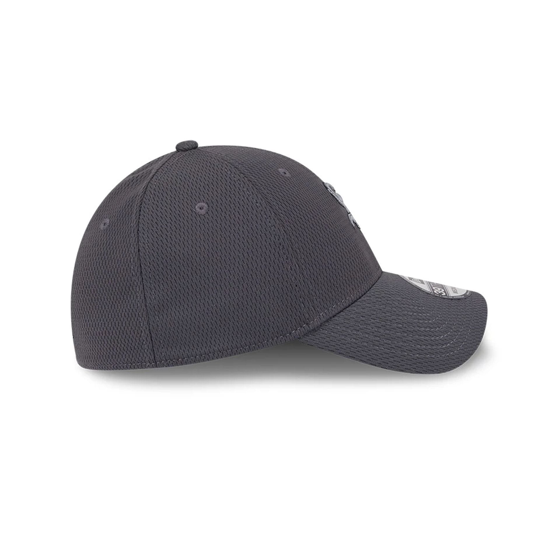 Pictured is this MLB Evergreen Chicago White Sox 39THIRTY Stretch Fit cap in dark grey. 6