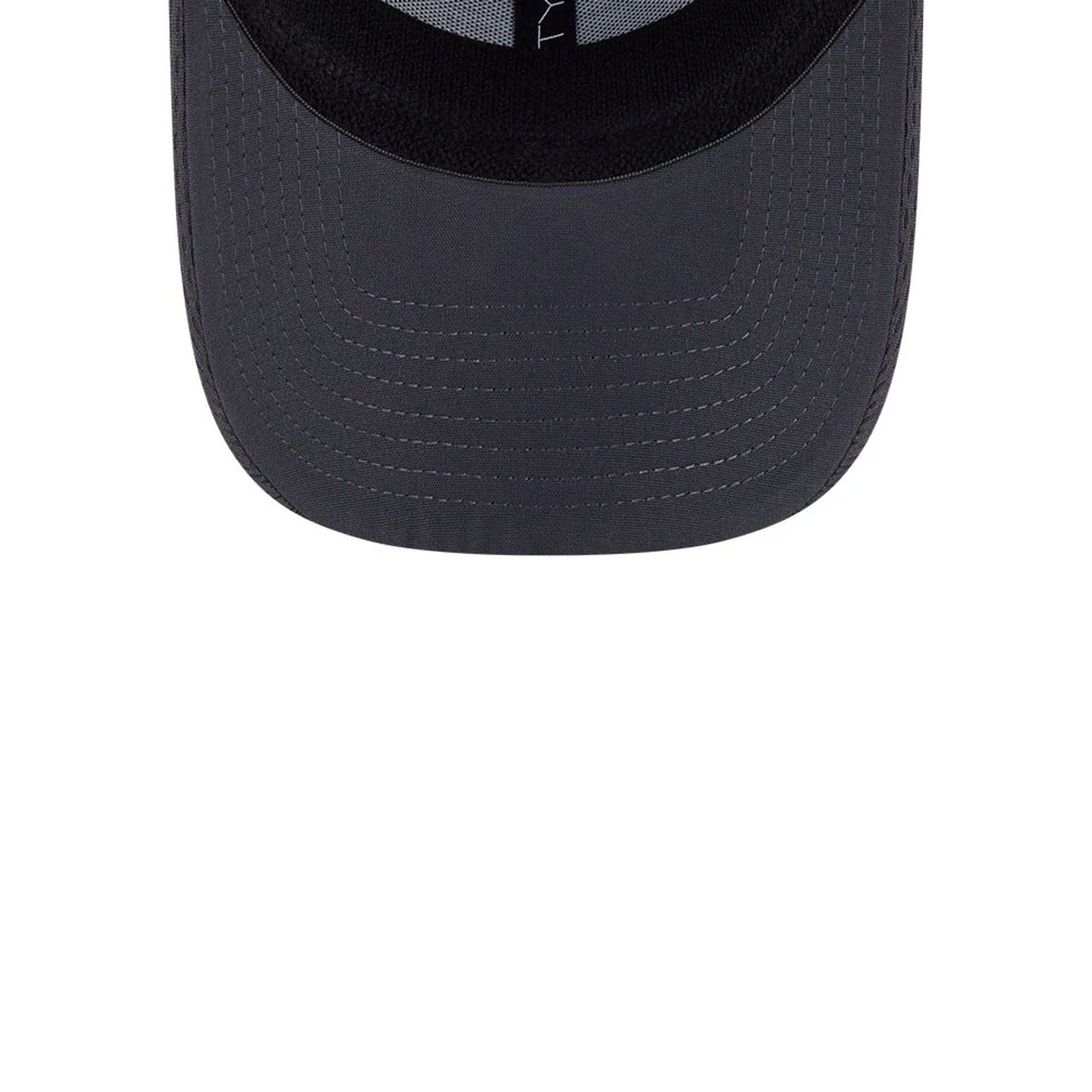 Pictured is this MLB Evergreen Chicago White Sox 39THIRTY Stretch Fit cap in dark grey. 7