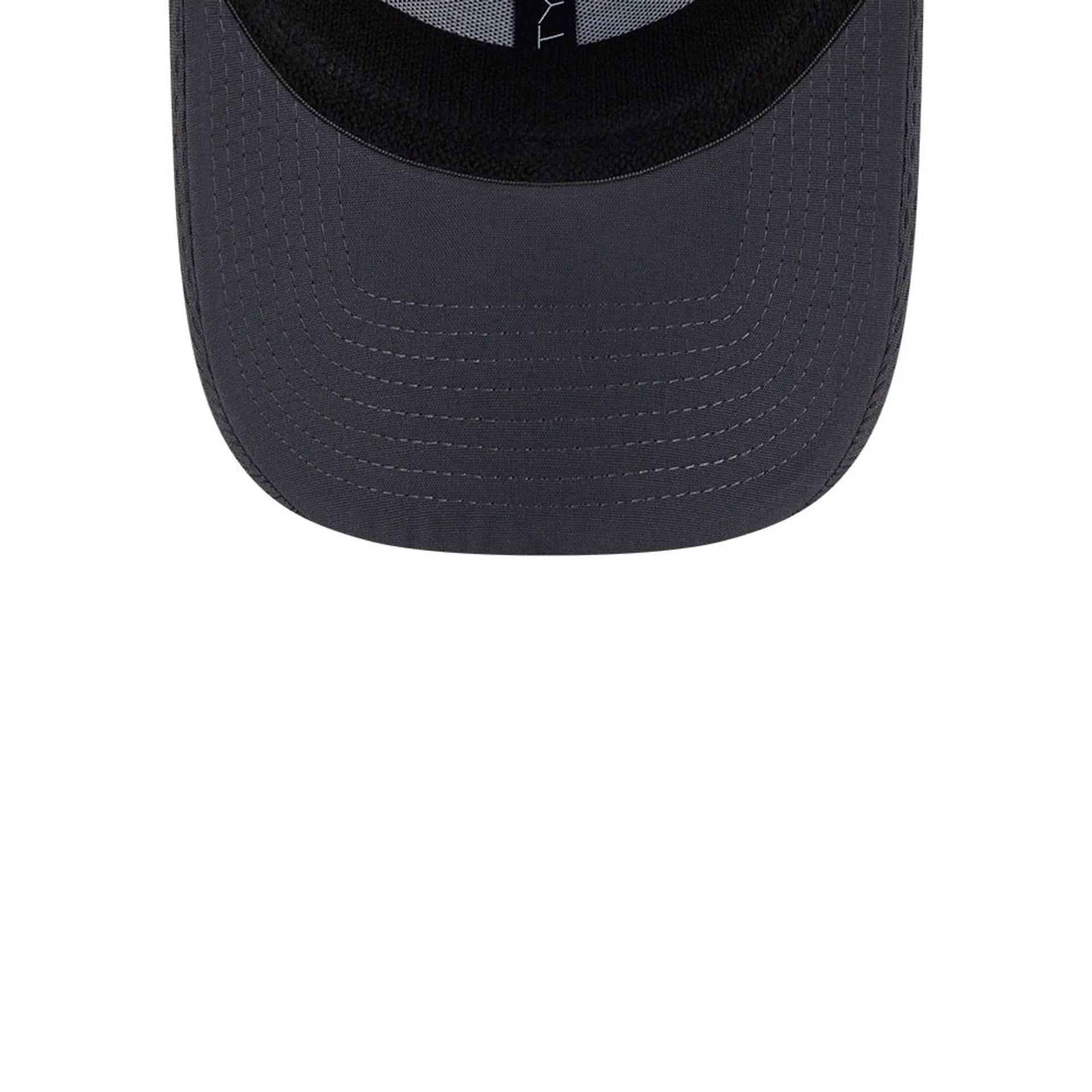 Pictured is this MLB Evergreen Chicago White Sox 39THIRTY Stretch Fit cap in dark grey. 7