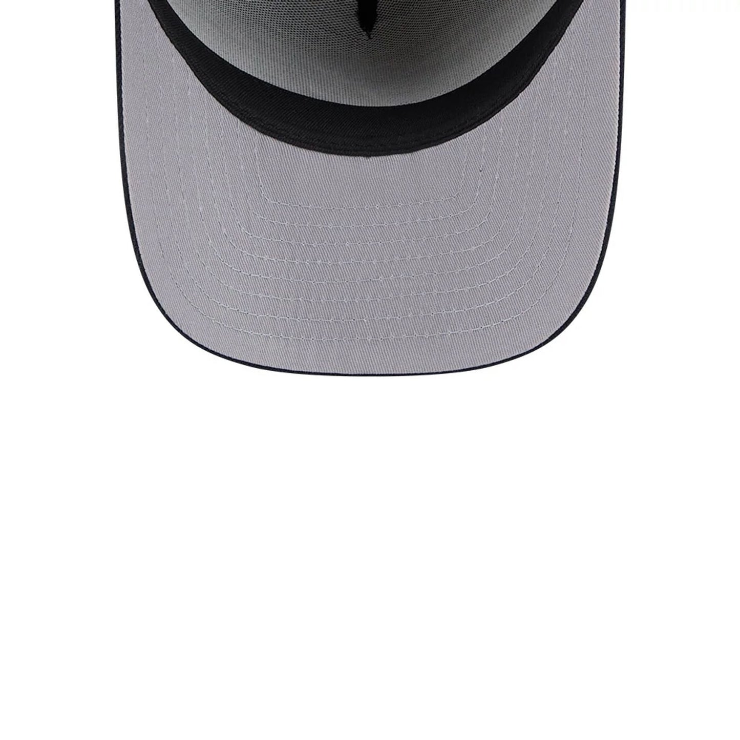 Pictured is this MLB Evergreen Atlanta Braves 9FIFTY A-Frame Snapback cap in navy. 2