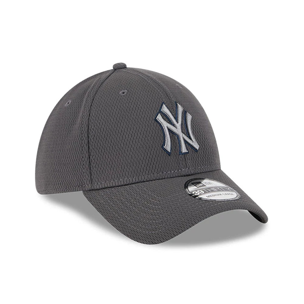 Pictured is this MLB Evergreen New York Yankees 39THIRTY Stretch Fit cap in dark grey. 3