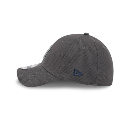 Pictured is this MLB Evergreen New York Yankees 39THIRTY Stretch Fit cap in dark grey. 5
