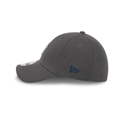 Pictured is this MLB Evergreen New York Yankees 39THIRTY Stretch Fit cap in dark grey. 5