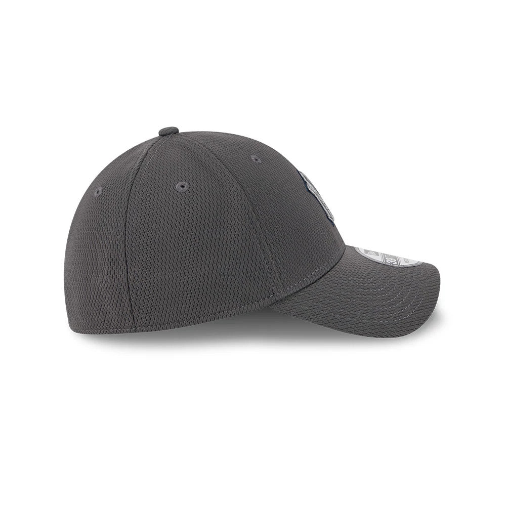 Pictured is this MLB Evergreen New York Yankees 39THIRTY Stretch Fit cap in dark grey. 6