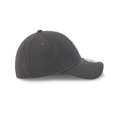 Pictured is this MLB Evergreen New York Yankees 39THIRTY Stretch Fit cap in dark grey. 6
