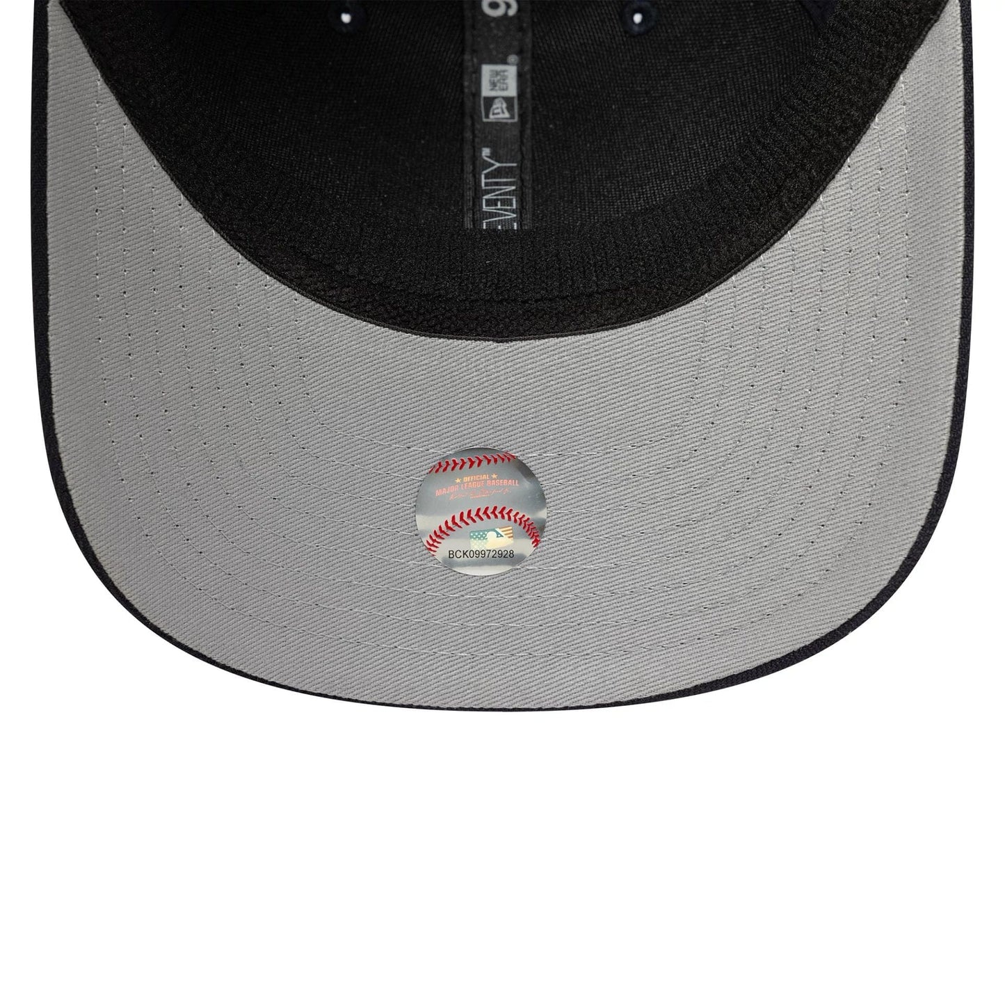 Pictured is this MLB Evergreen Boston Red Sox 9SEVENTY Stretch Snap cap in navy. 2