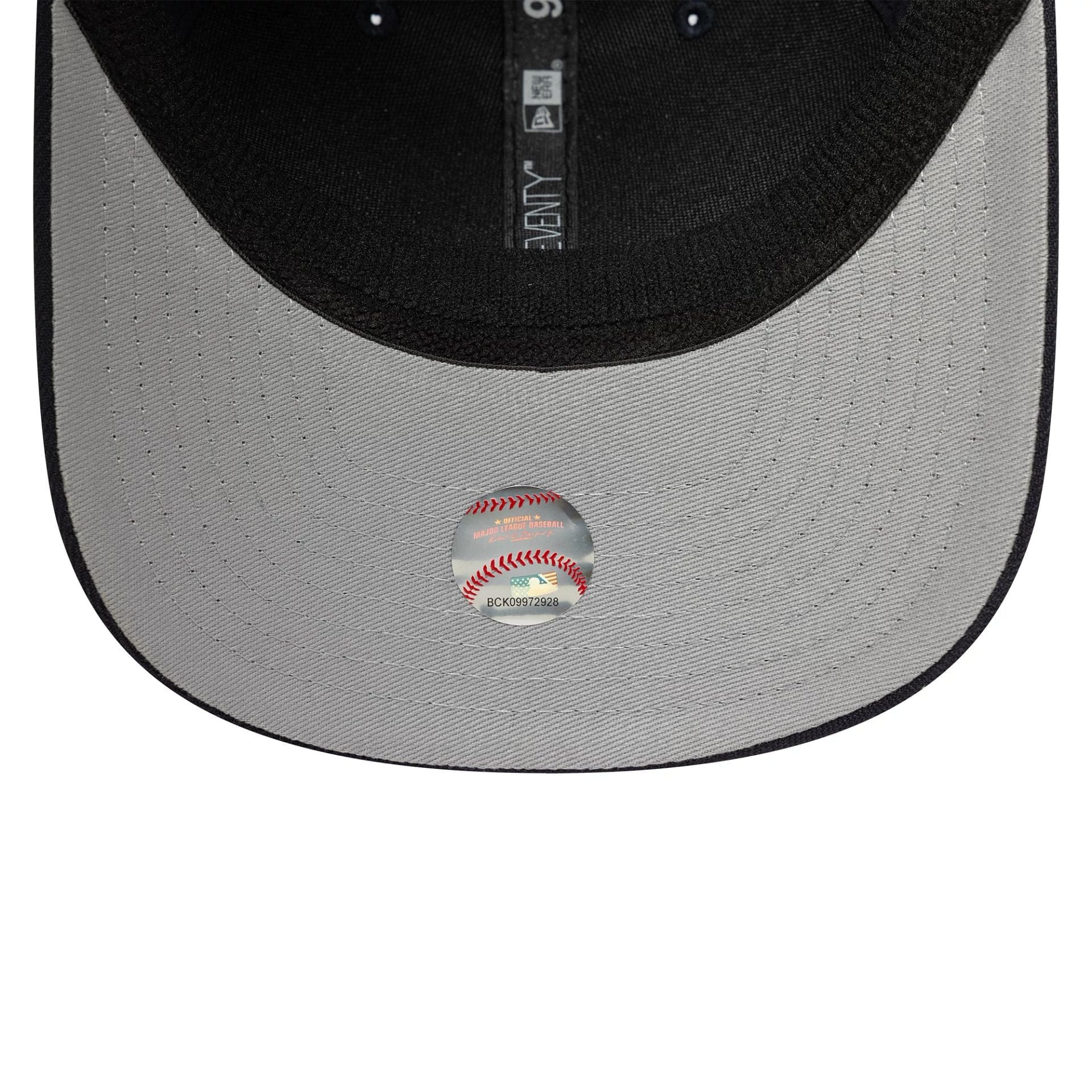 Pictured is this MLB Evergreen Boston Red Sox 9SEVENTY Stretch Snap cap in navy. 2