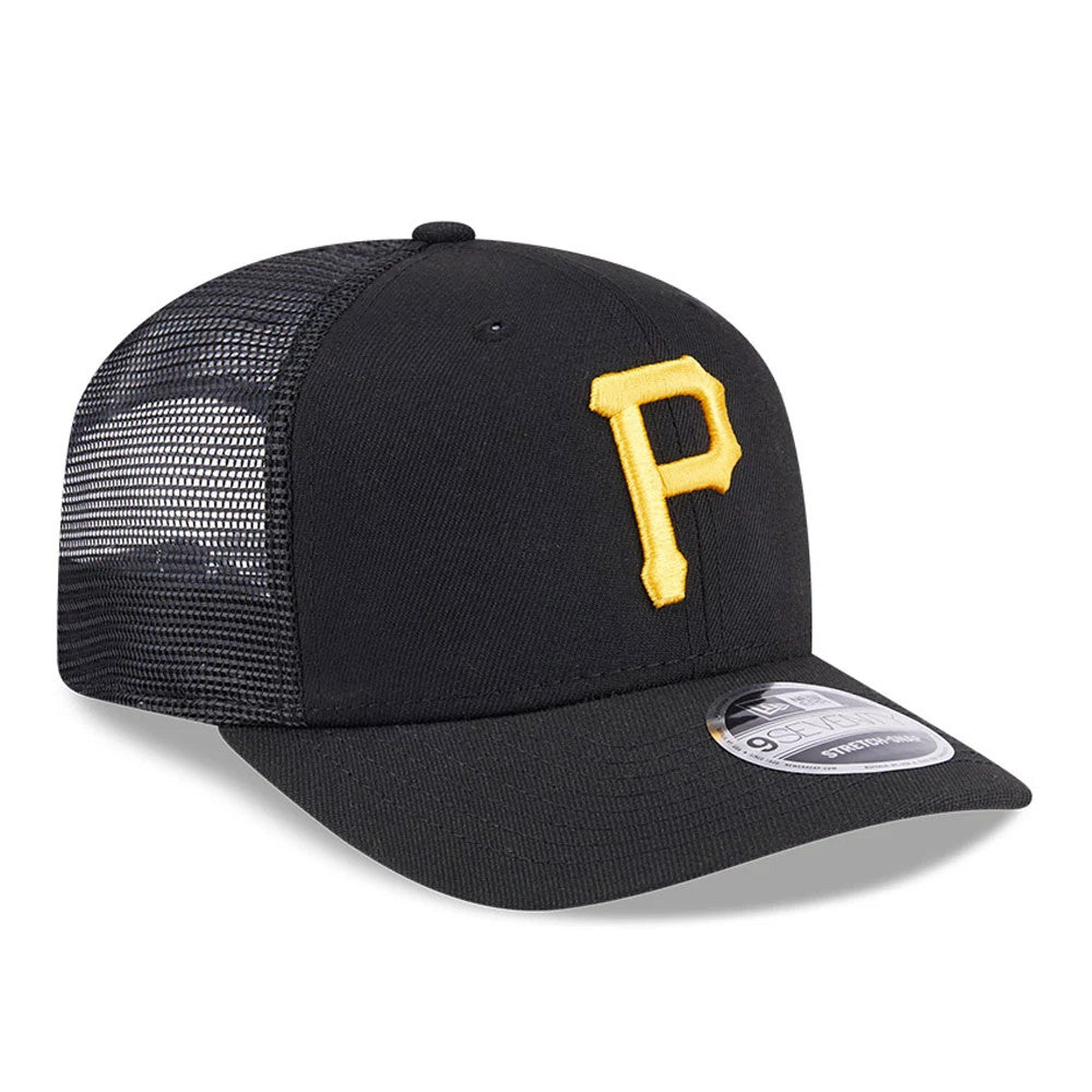 Pittsburgh Pirates MLB Evergreen Black New Era 9SEVENTY Stretch Snap Cap, three-quarter view showing the raised yellow P logo on the black front panel, black mesh side and back panels, and a 9SEVENTY size sticker on the visor.