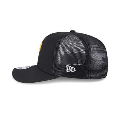 Pittsburgh Pirates MLB Evergreen Black New Era 9SEVENTY Stretch Snap Cap, side view showing the embroidered New Era flag logo in white on the mesh panels and the curved visor with a 9SEVENTY size sticker.