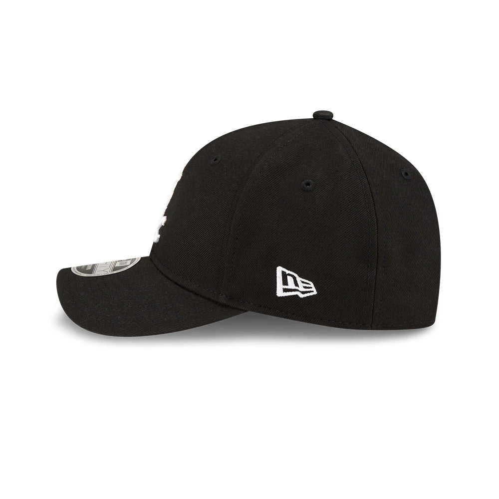 Chicago White Sox MLB Player Replica Black New Era 9FORTY M-Crown Adjustable Cap, side view showing the embroidered New Era flag logo on the left side and the black curved visor with a 9FORTY size sticker.