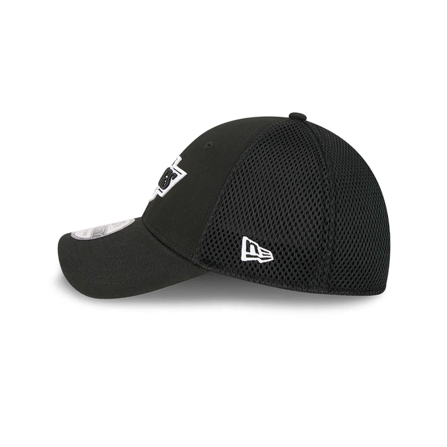 Pictured is this NHL Evergreen Neo LA Kings 39THIRTY Stretch Fit cap in black. 5