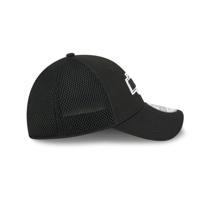 Pictured is this NHL Evergreen Neo LA Kings 39THIRTY Stretch Fit cap in black. 6