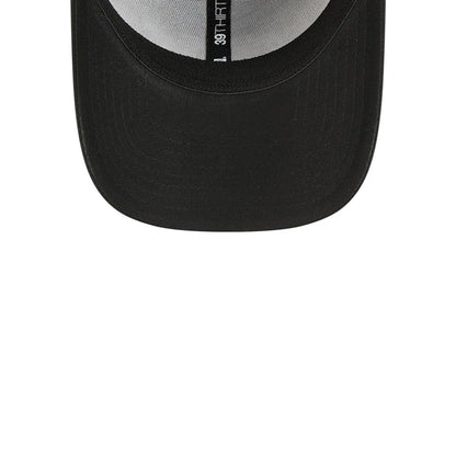 Pictured is this NHL Evergreen Neo LA Kings 39THIRTY Stretch Fit cap in black. 7