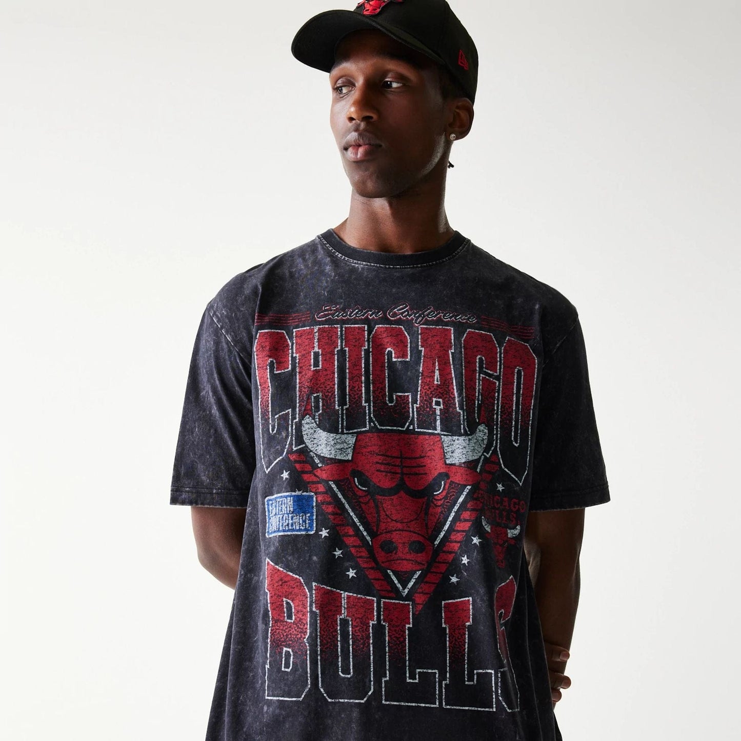 The Male model is wearing Chicago Bulls Sport Classic Black T-Shirt 4