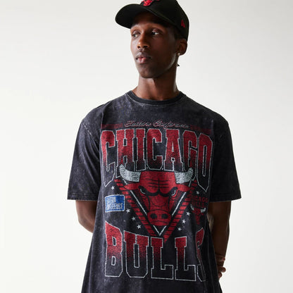 The Male model is wearing Chicago Bulls Sport Classic Black T-Shirt 4