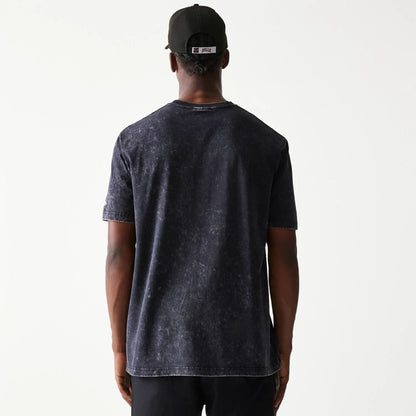 The Male model is wearing Chicago Bulls Sport Classic Black T-Shirt 2