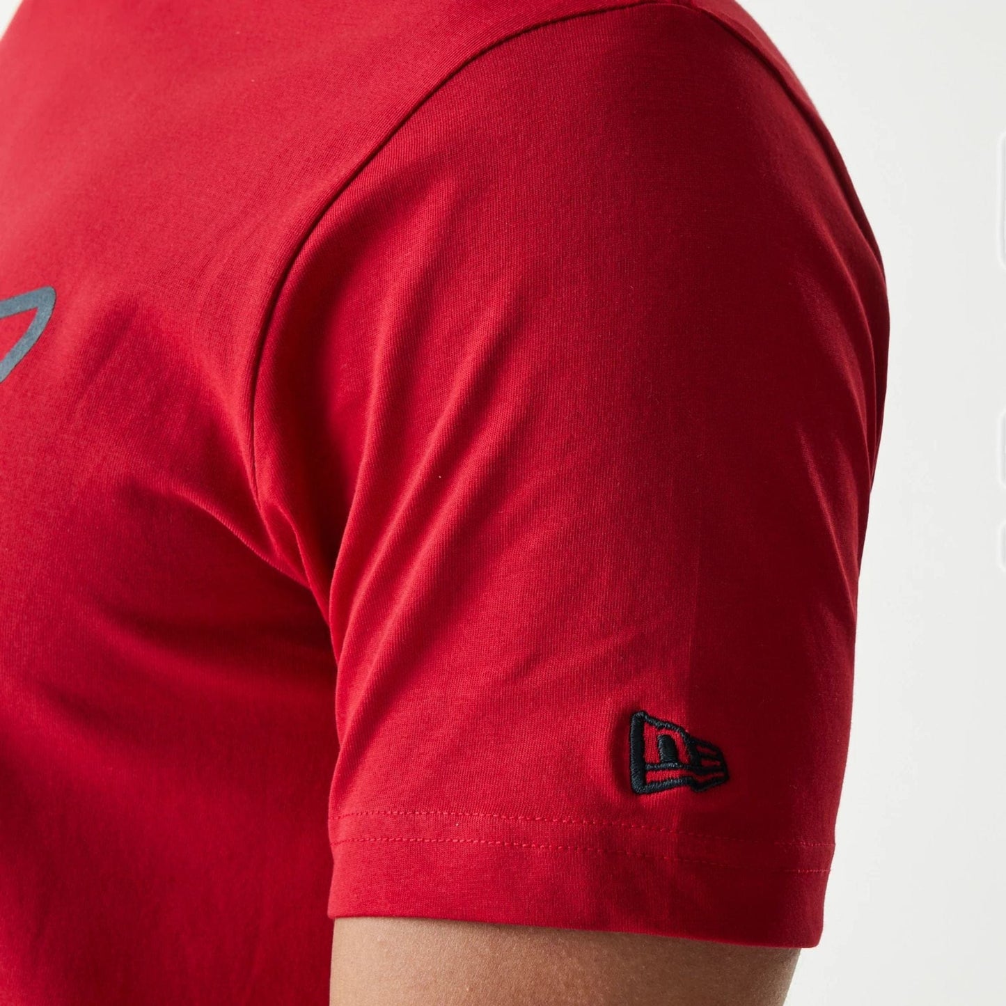 The Male model is wearing Chicago White Sox MLB City Connect 2025 Red T-Shirt 4