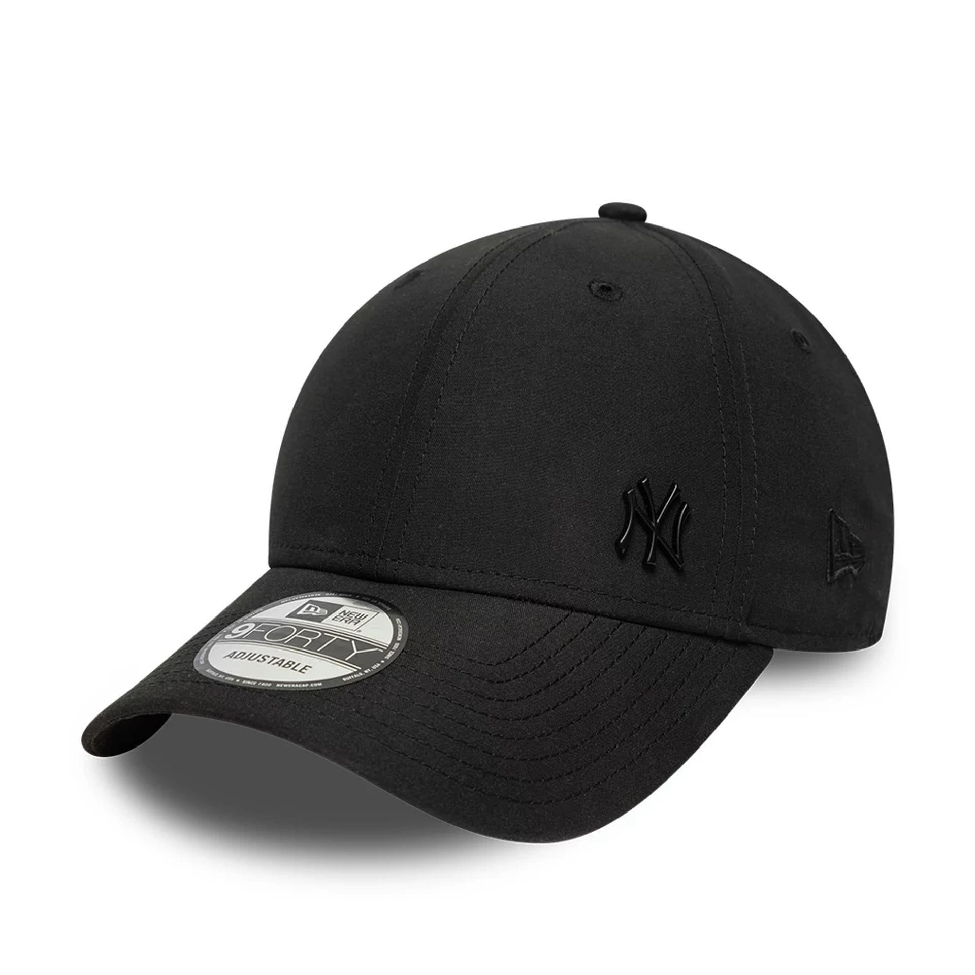 This is a New York Yankees Tonal Flawless Black 9FORTY Adjustable Cap 1