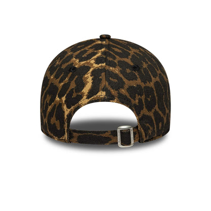 This is a New York Yankees Womens MLB Outline Leopard Black 9TWENTY Adjustable Cap 4