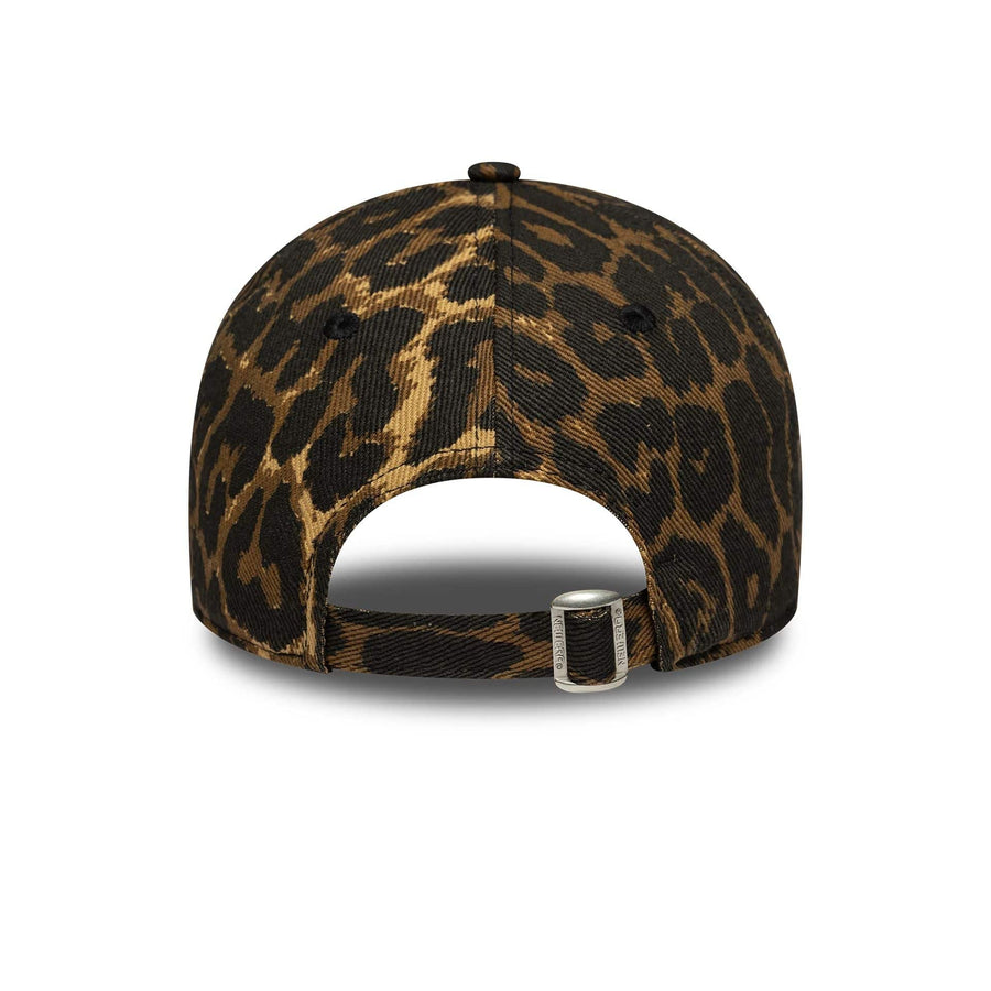 This is a New York Yankees Womens MLB Outline Leopard Black 9TWENTY Adjustable Cap 4