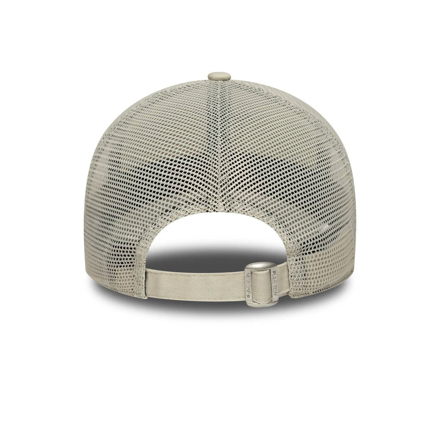 This is a LA Dodgers MLB Washed Cream 9TWENTY Trucker Adjustable Cap 4