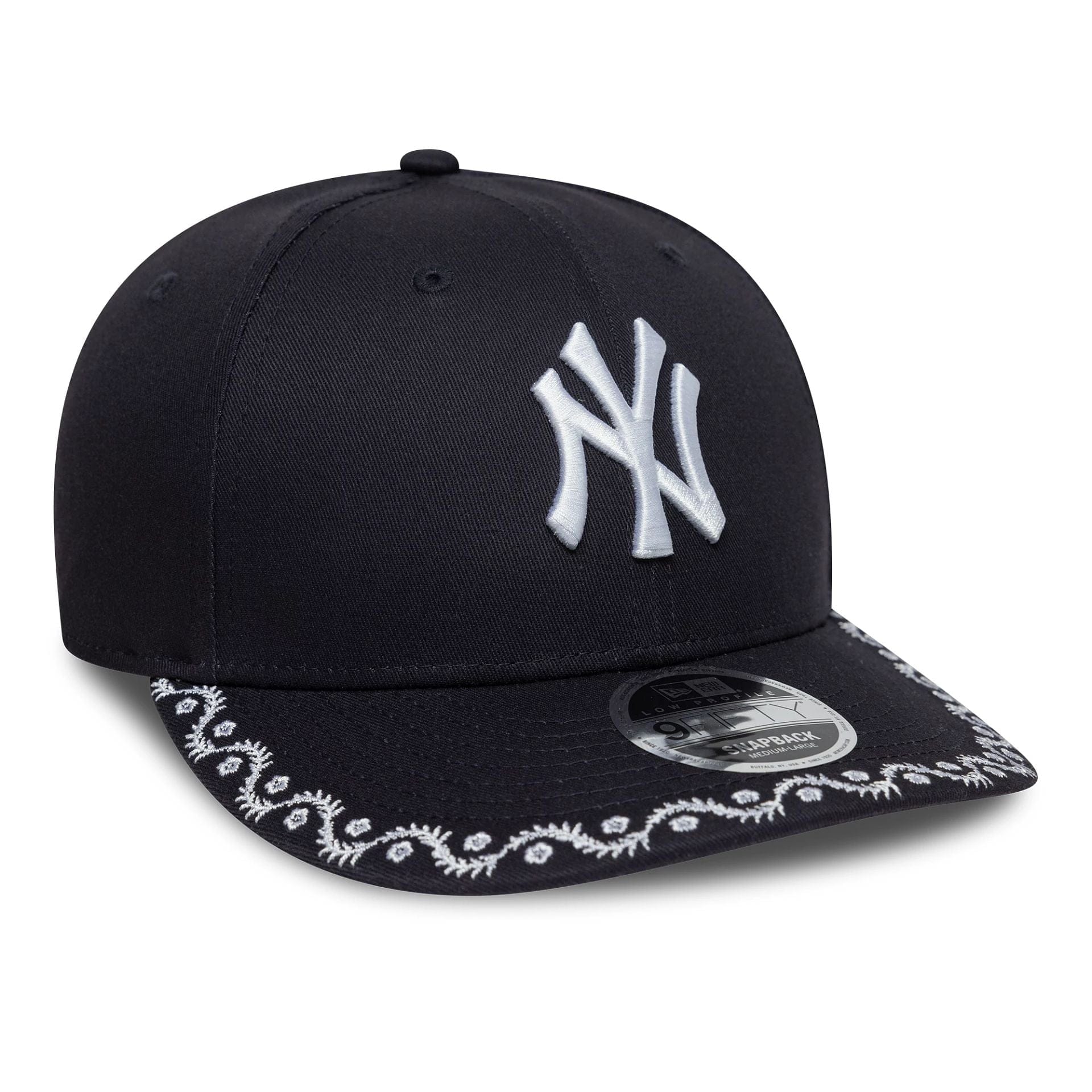 This is a New York Yankees MLB Floral Navy Low Profile 9FIFTY Snapback Adjustable Cap 3