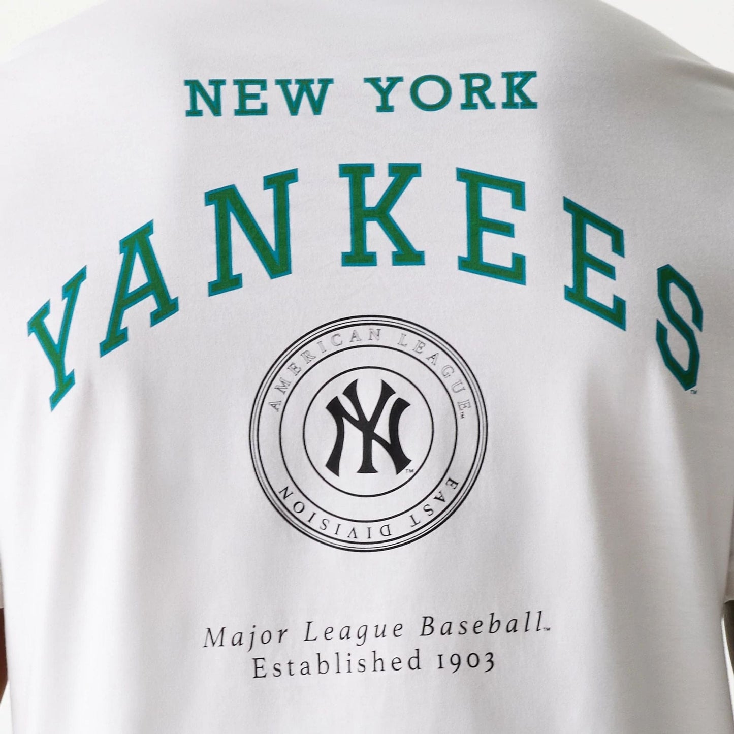 The Male model is wearing New York Yankees MLB Arch Graphic Open White T-Shirt 4
